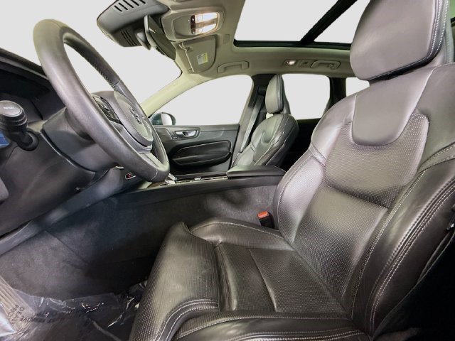 Used 2023 Denim Blue Metallic Volvo Ultimate Bright Theme image 18