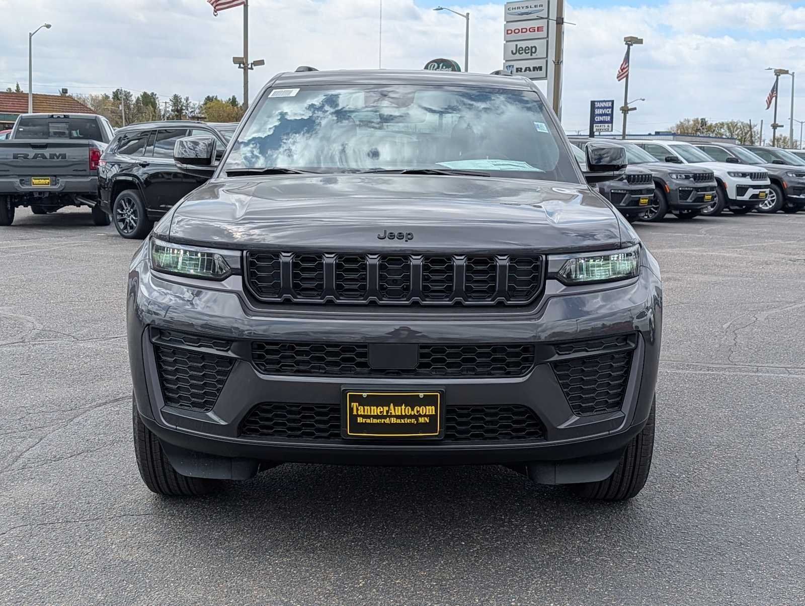 New 2026 Baltic Gray Metallic Clear-Coat Exterior Paint Jeep Laredo Altitude image 2