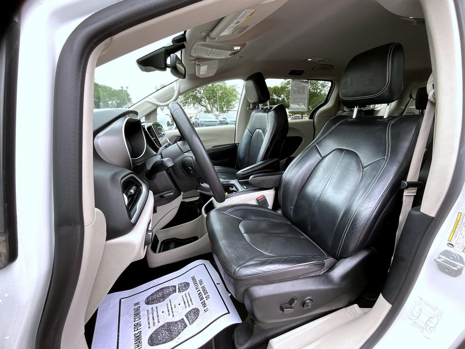 Certified Used 2022 White Chrysler Touring L image 11