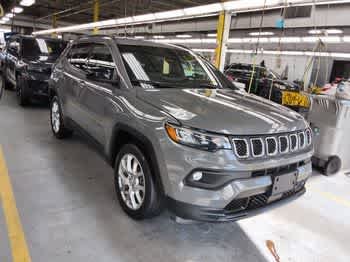 Used 2023 Sting-Gray Clearcoat Jeep Latitude Lux image 3