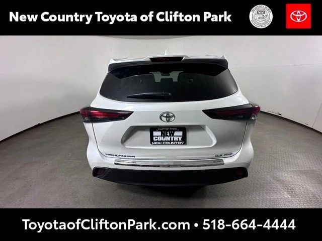 Used 2025 Beige Toyota XLE image 4