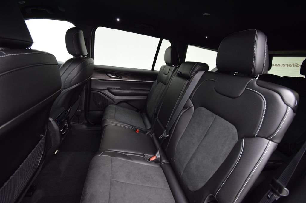 New 2026 Bright White Clear-Coat Exterior Paint Jeep  image 30