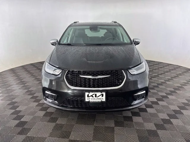 Used 2023 Black Chrysler Limited image 6