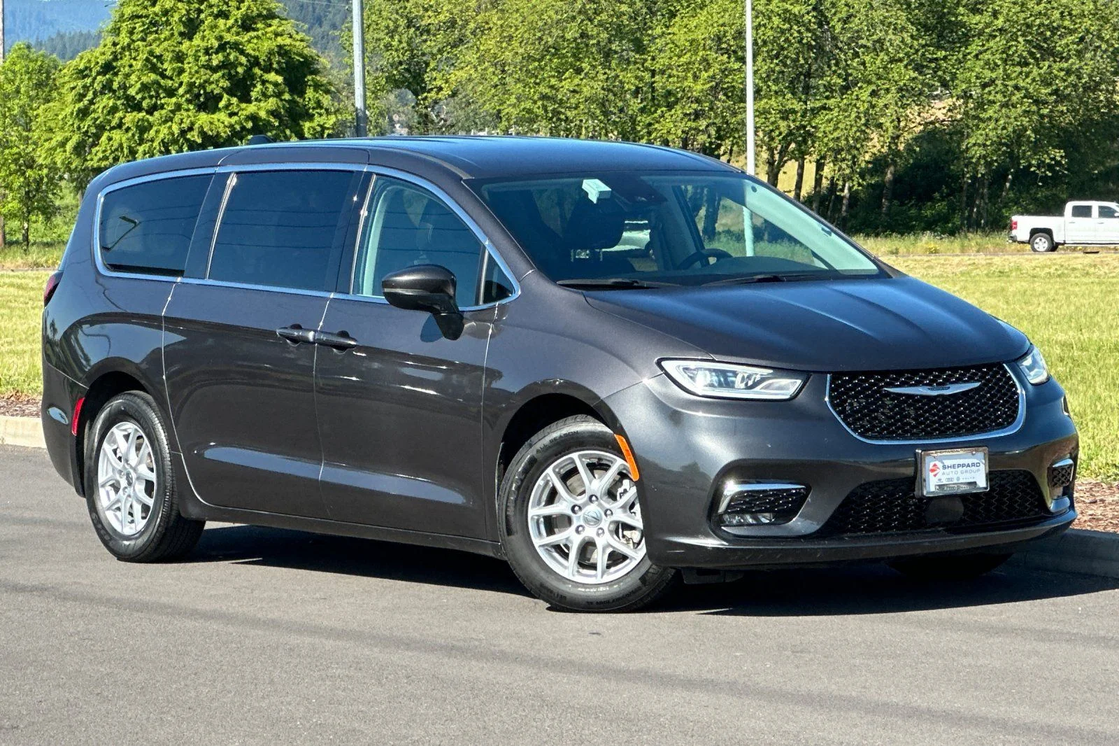 2023 Chrysler Pacifica Touring L's photo