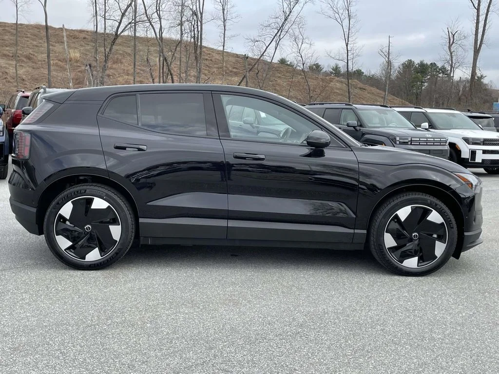 New 2025 Onyx Black Volvo Ultra image 25