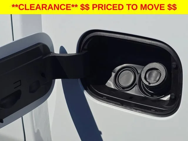 New 2026 Summit White Chevrolet WT image 33