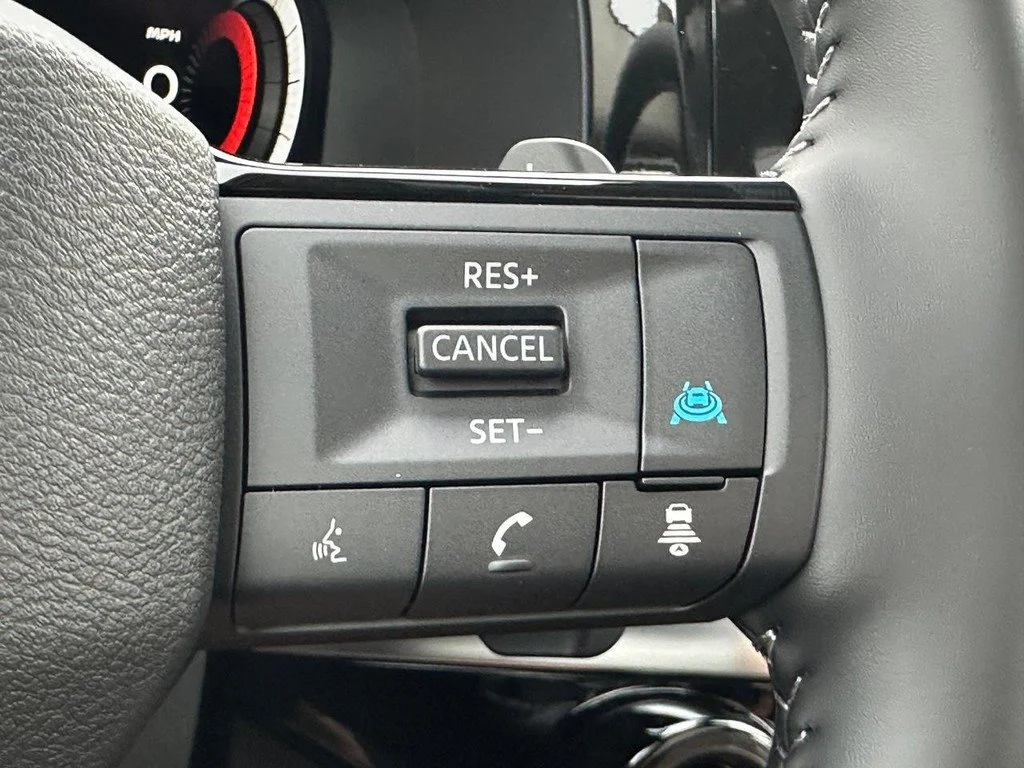 New 2026 Boulder Gray Pearl / Super Black Two-tone Nissan Platinum image 12