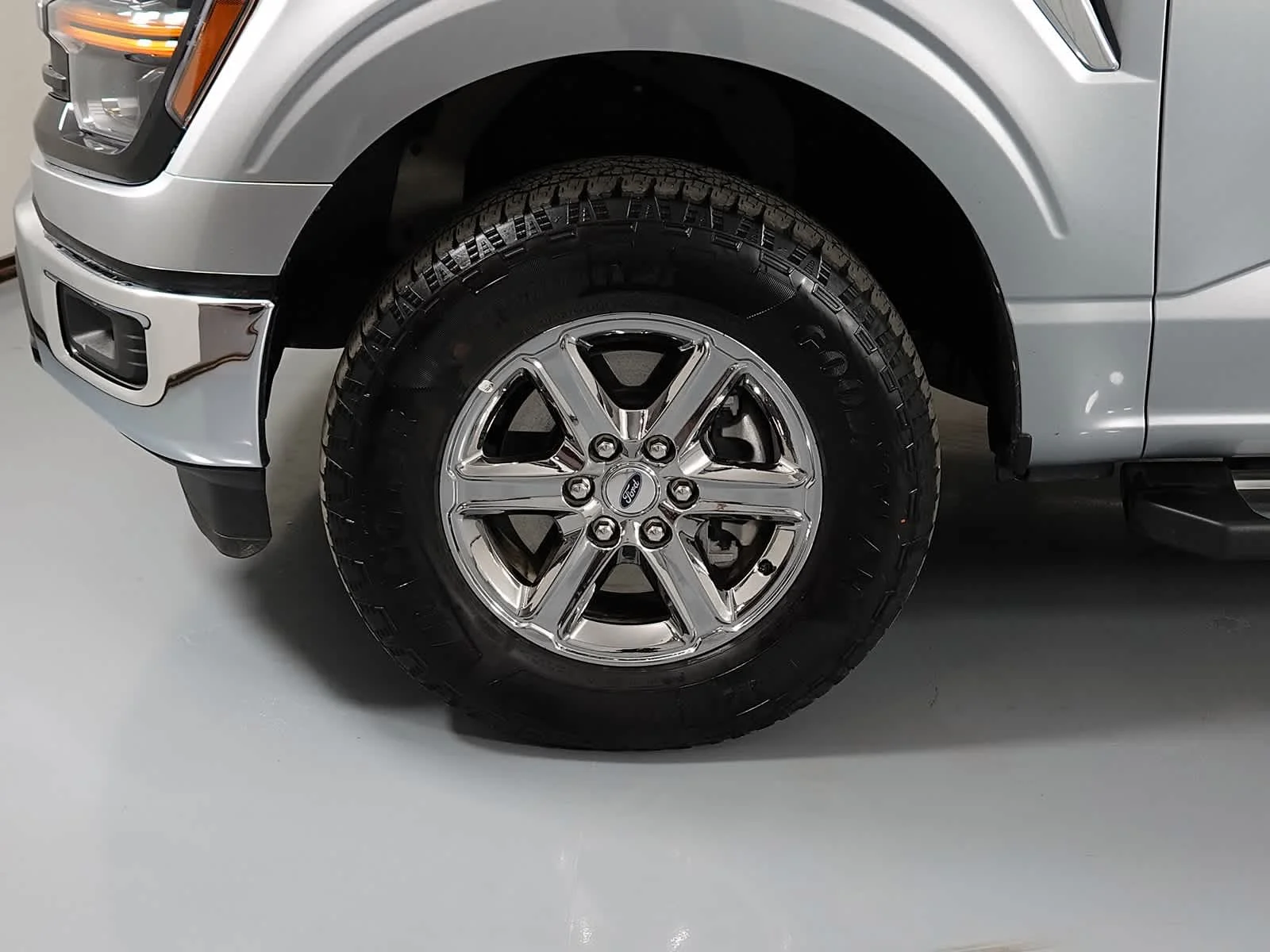 Used 2025 Iconic Silver Metallic Ford XLT image 9