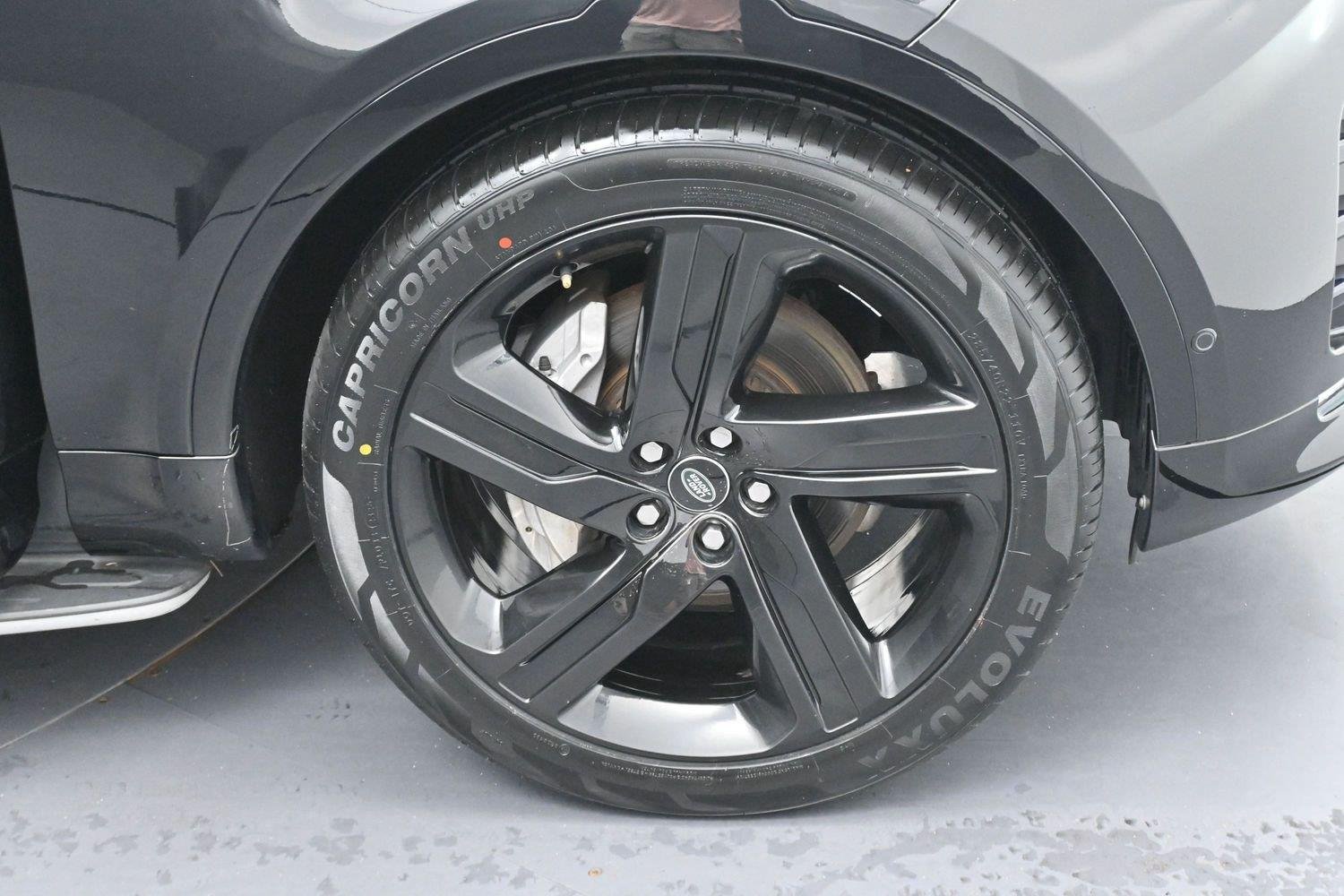 Used 2023 Black Land Rover S R-Dynamic image 41