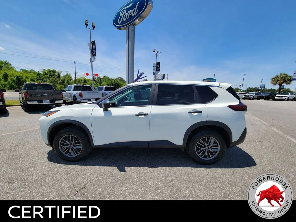Used 2023 White Nissan S image 3
