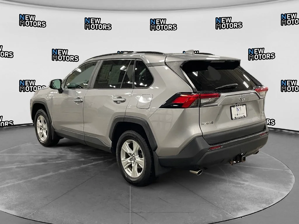 Used 2020 Silver Sky Metallic Toyota XLE image 3