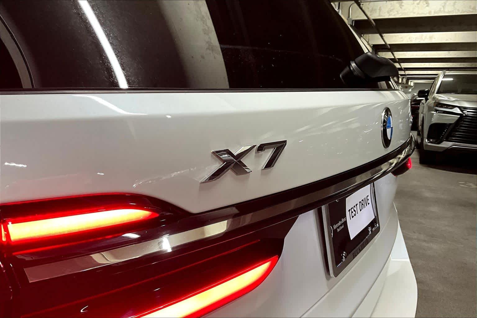 Used 2024 Mineral White Metallic BMW xDrive40i image 29