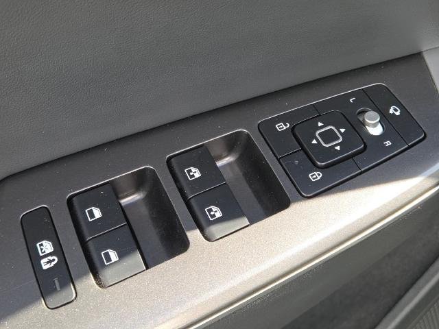 Used 2024 Glacier Kia  image 29