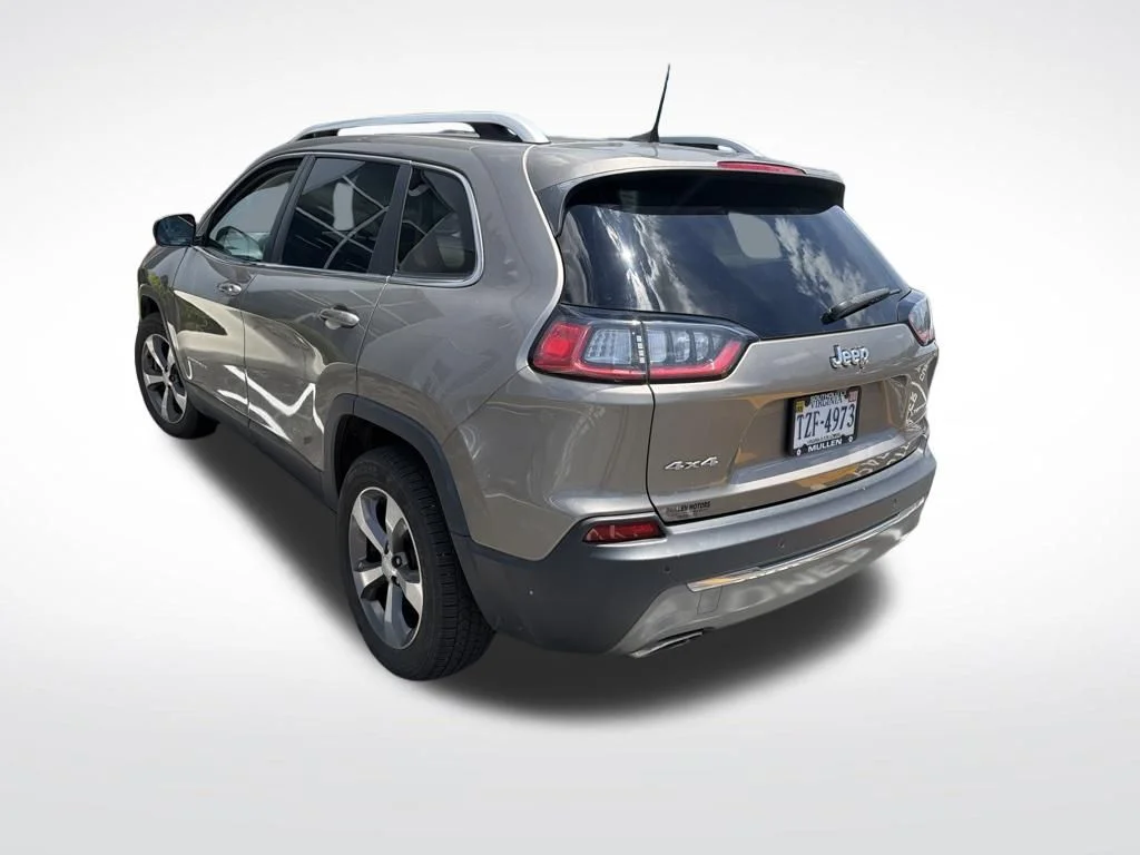 Used 2019 Beige Jeep Limited image 3