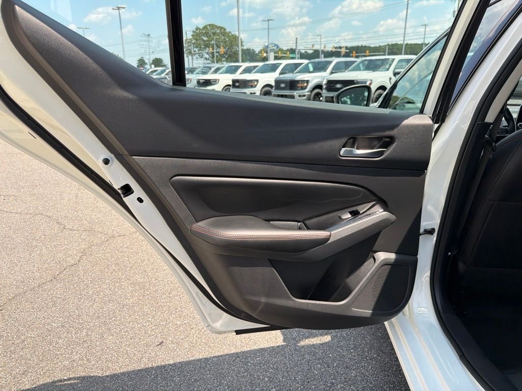 Used 2024 White Nissan 2.5 SR image 16