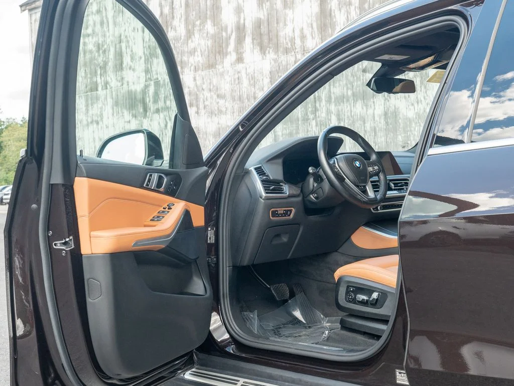Used 2022 Brown BMW xDrive40i image 11