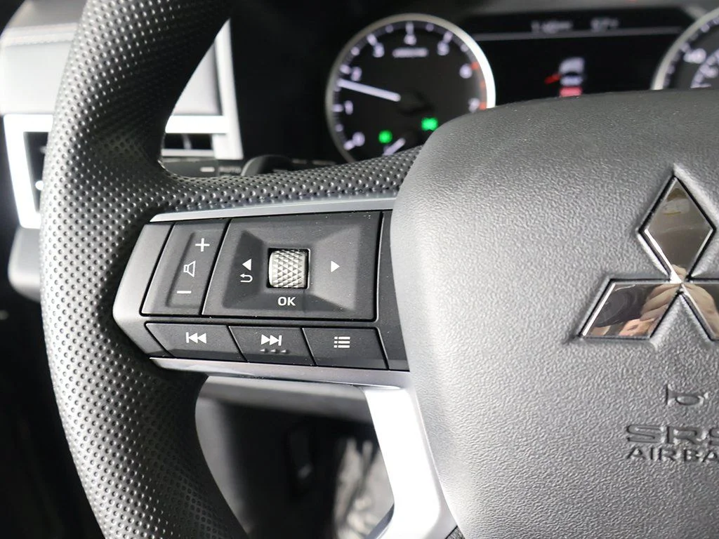 New 2026 Black Mitsubishi ES image 41