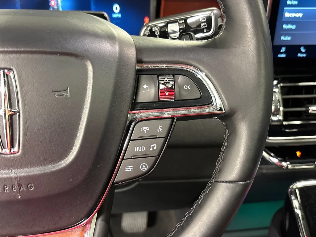 Used 2022 White Lincoln Reserve image 38