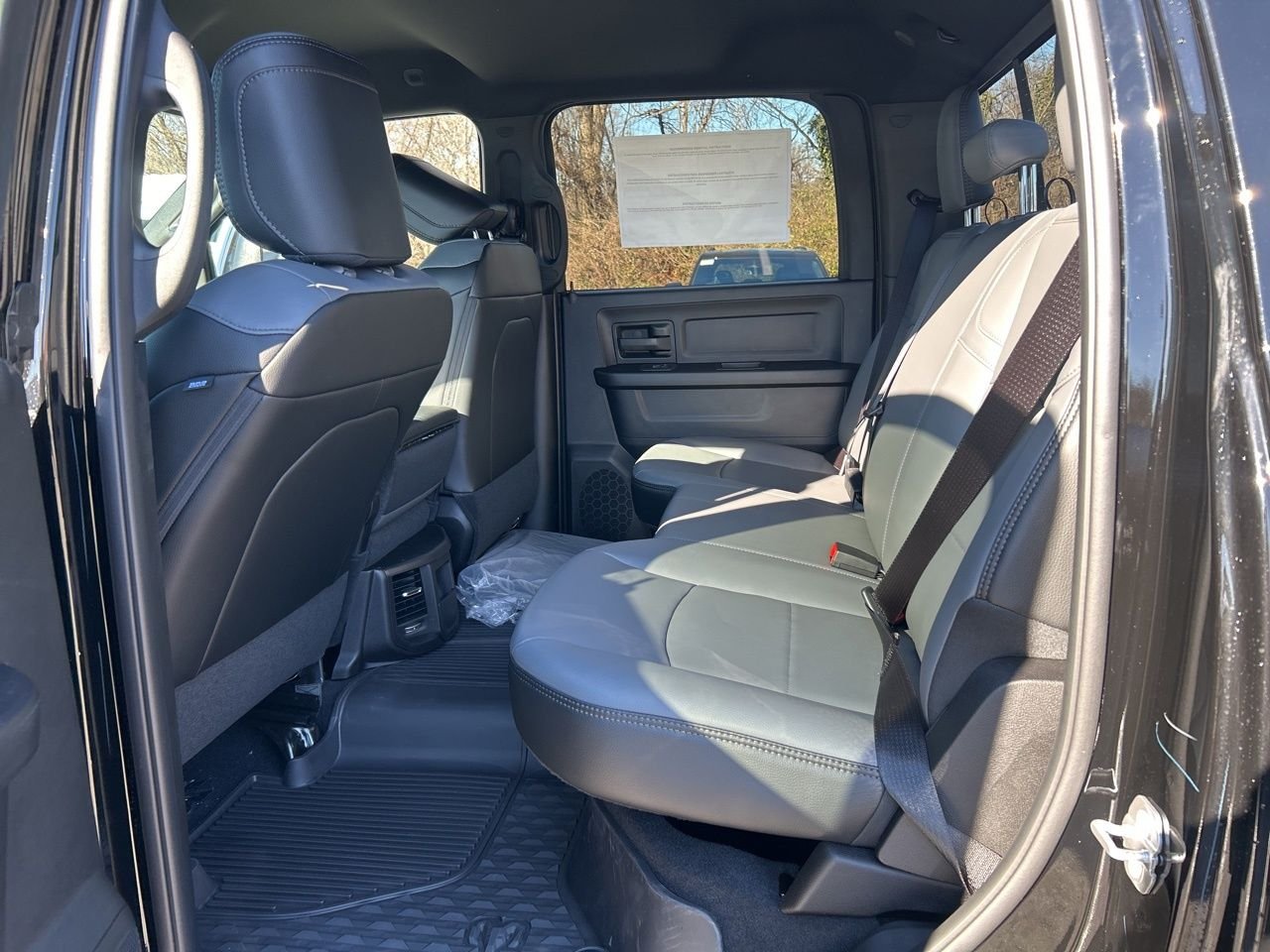 New 2026 Diamond Black Crystal Pearl-Coat Exterior Paint RAM Tradesman image 21