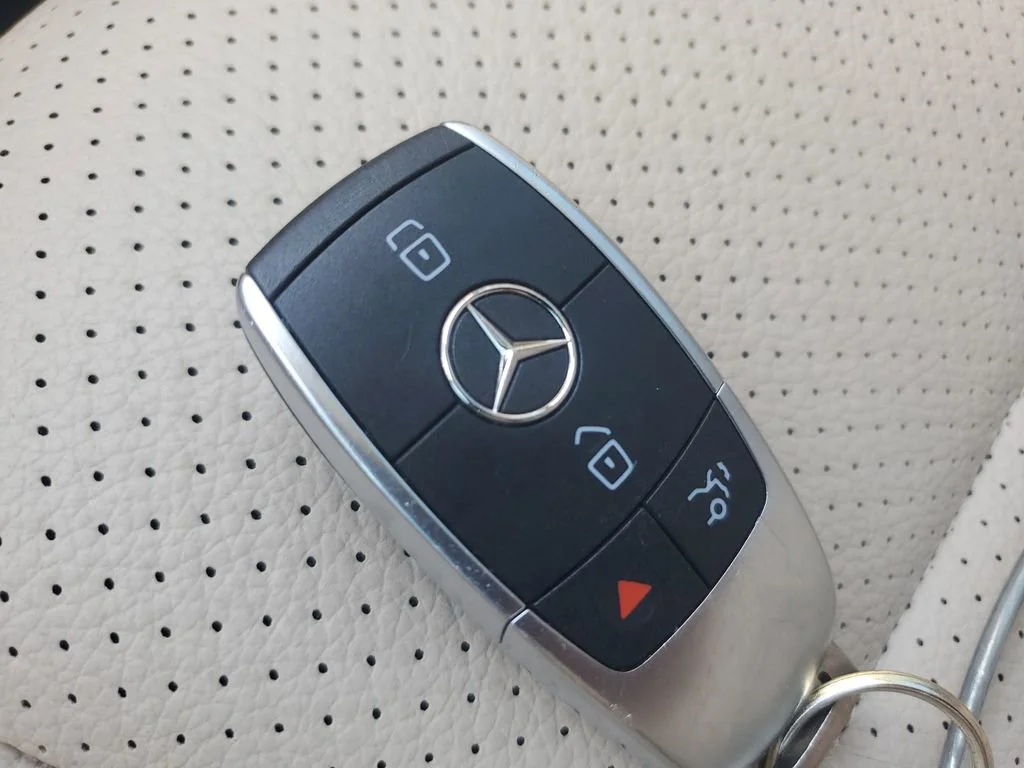 Used 2021 White Mercedes-Benz 4MATIC® SUV image 29