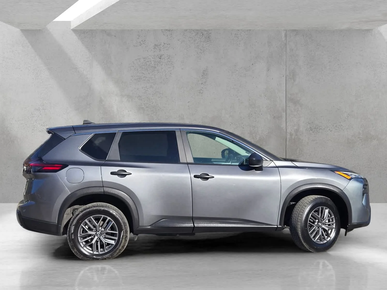 Used 2024  Nissan S image 3