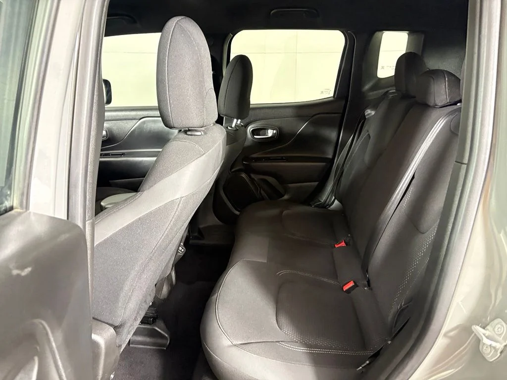 Used 2022 Gray Jeep Altitude image 34