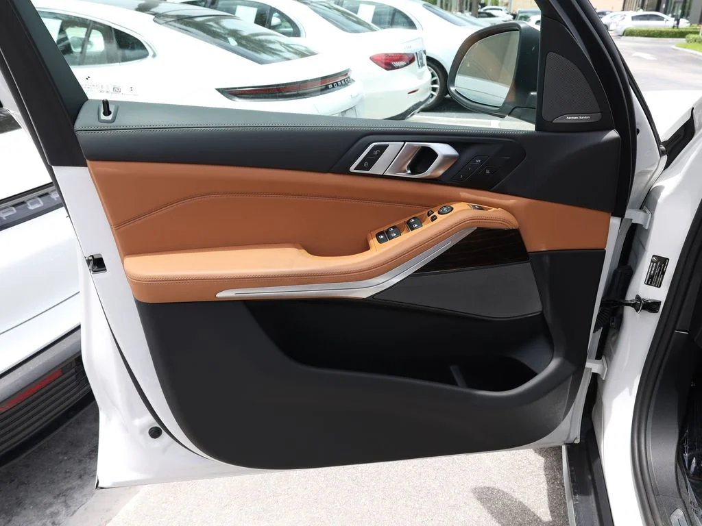 Used 2026 White BMW sDrive40i image 12