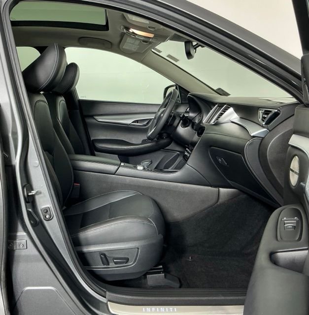 Used 2019 Gray INFINITI ESSENTIAL image 29