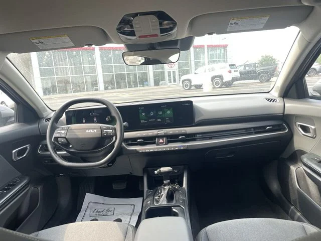 2025 Kia K4 LXS - Photo 38