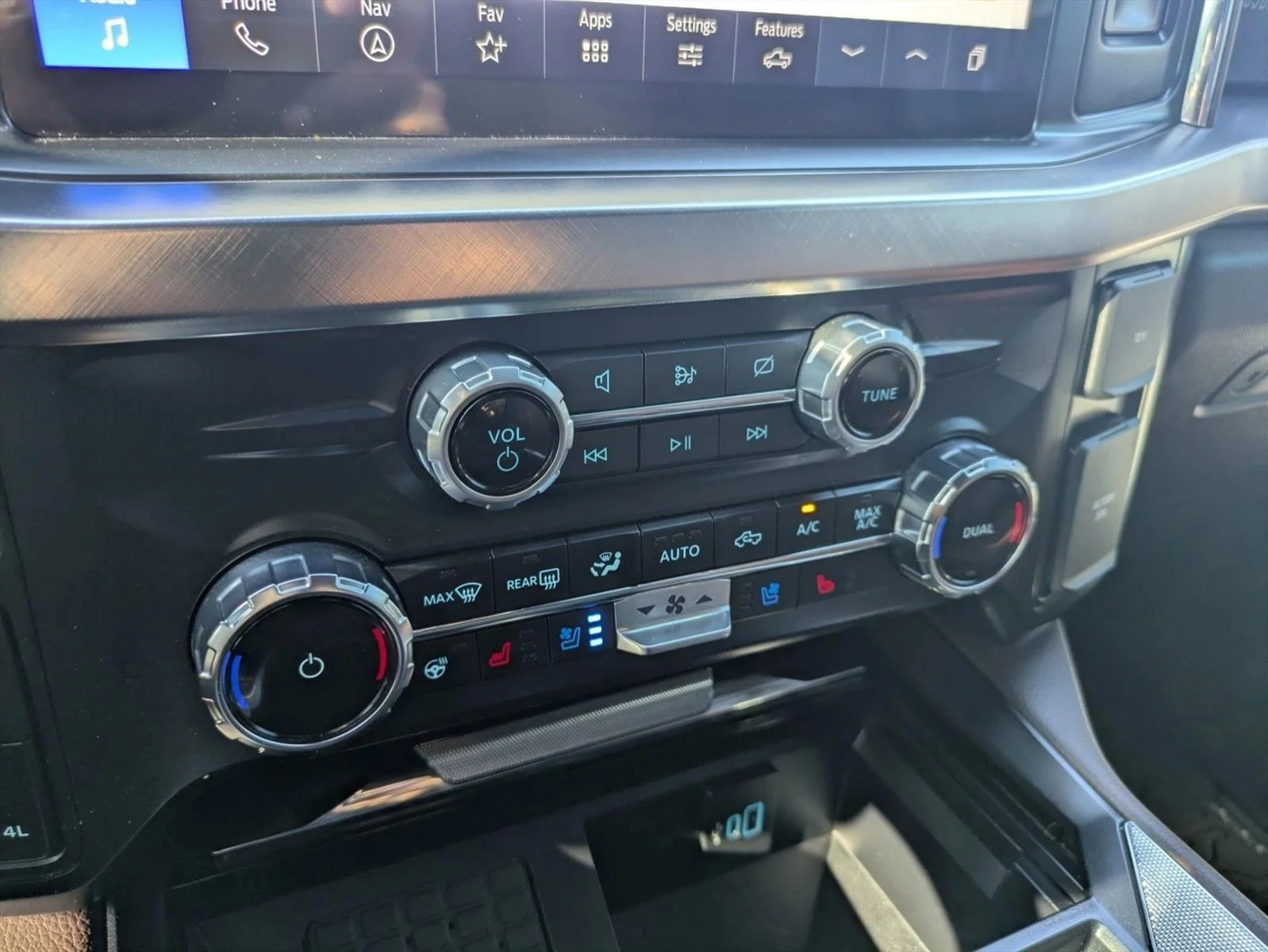 Used 2024 Antimatter Blue Metallic Ford King Ranch image 13