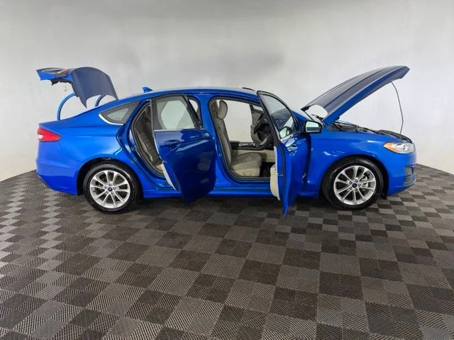 Used 2019 Blue Ford SE image 11