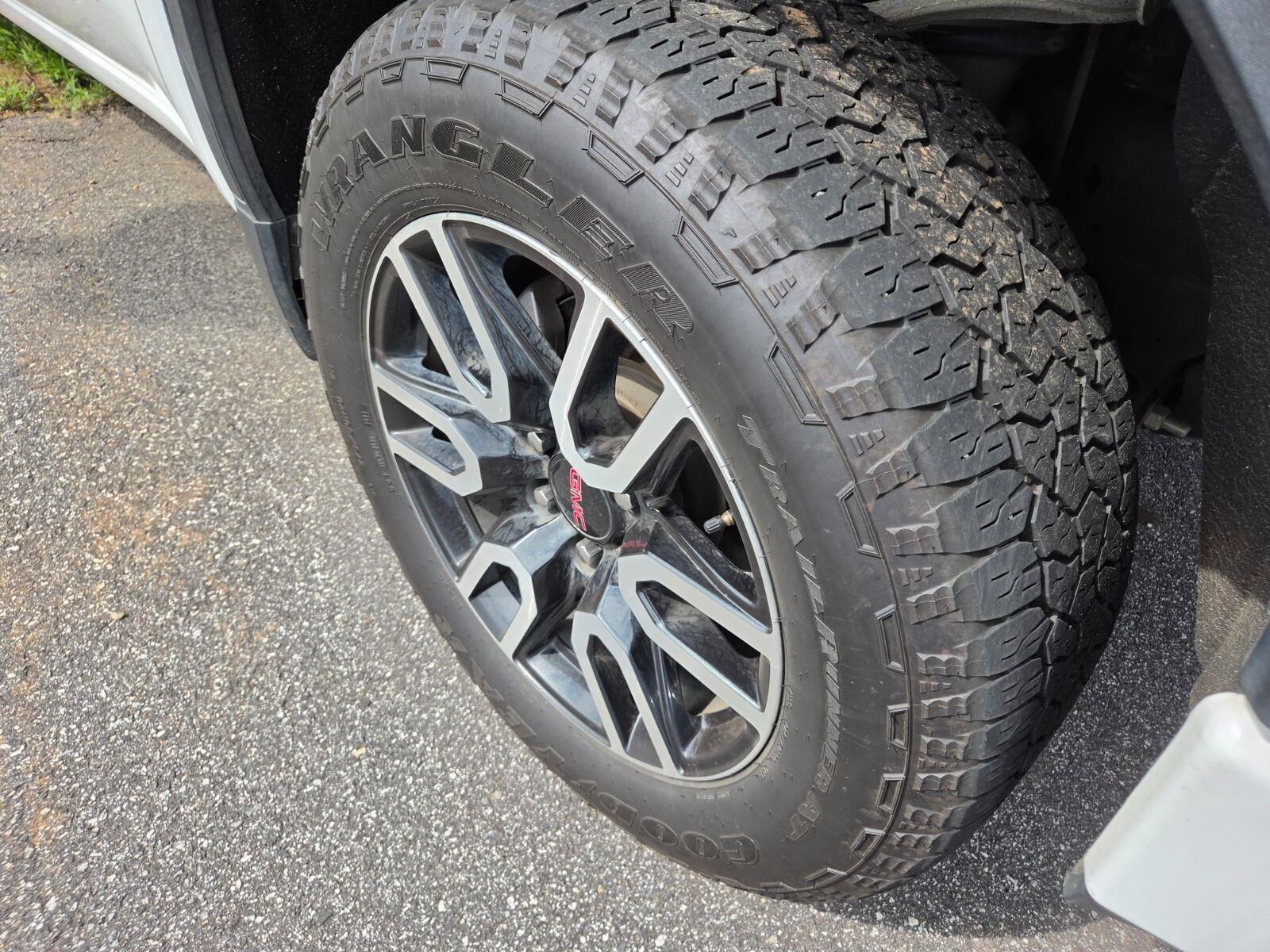 Used 2021 SUMMIT WHITE GMC AT4 image 4
