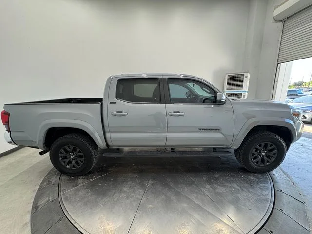 Used 2020 Cement Toyota SR5 image 14