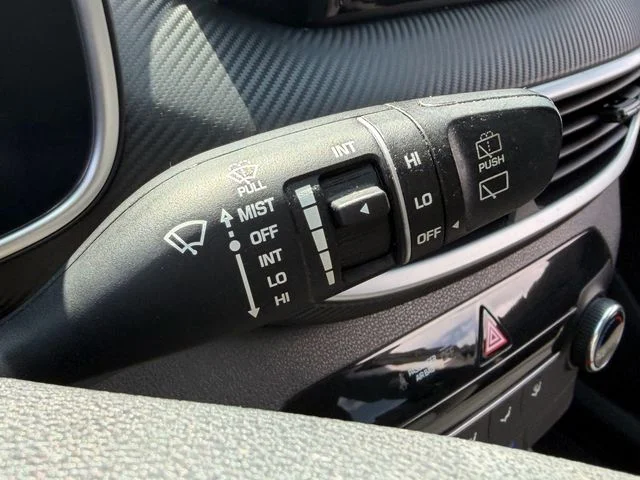 Used 2020 Black Hyundai SE image 30