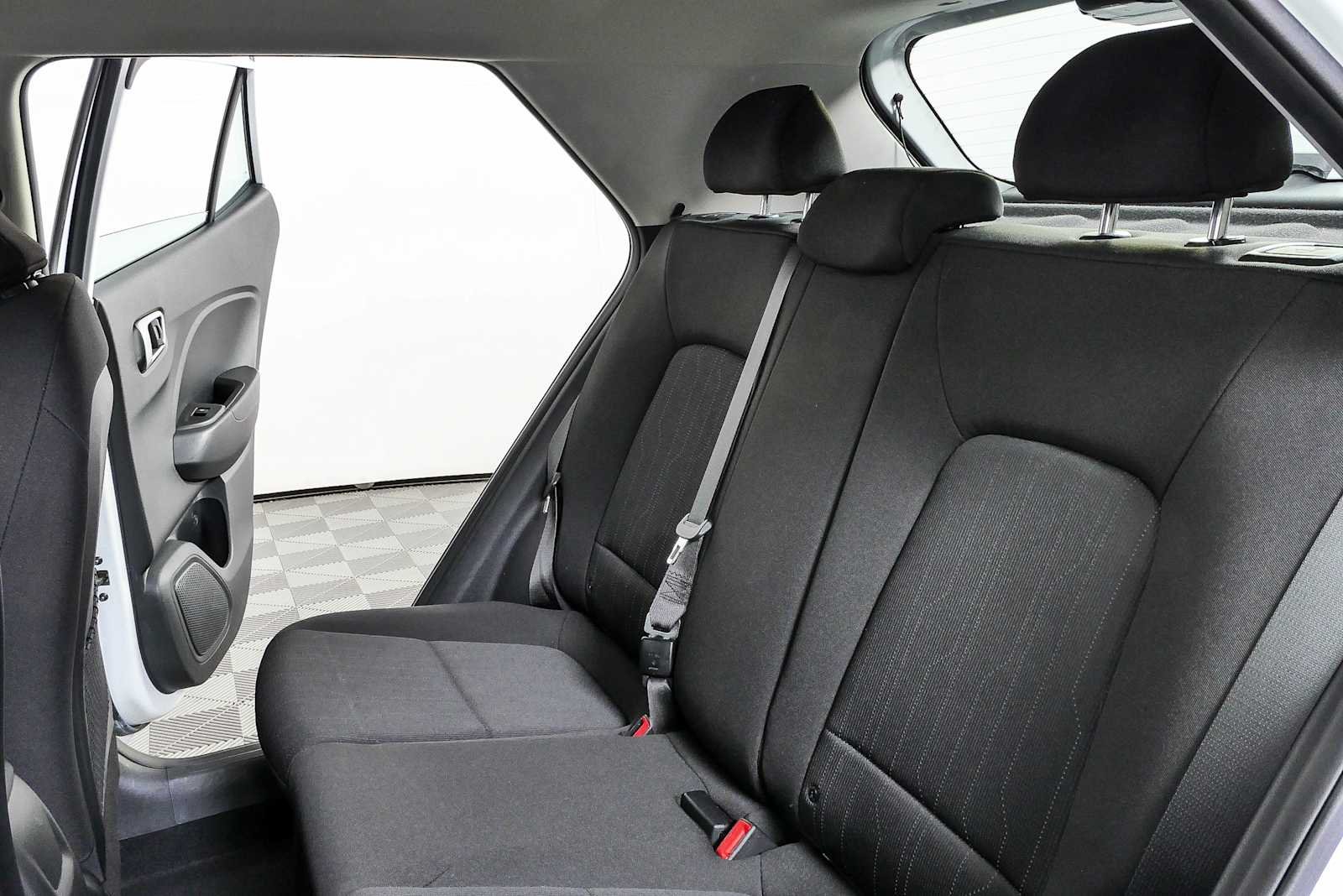Used 2023 Lunar White Hyundai SE image 19