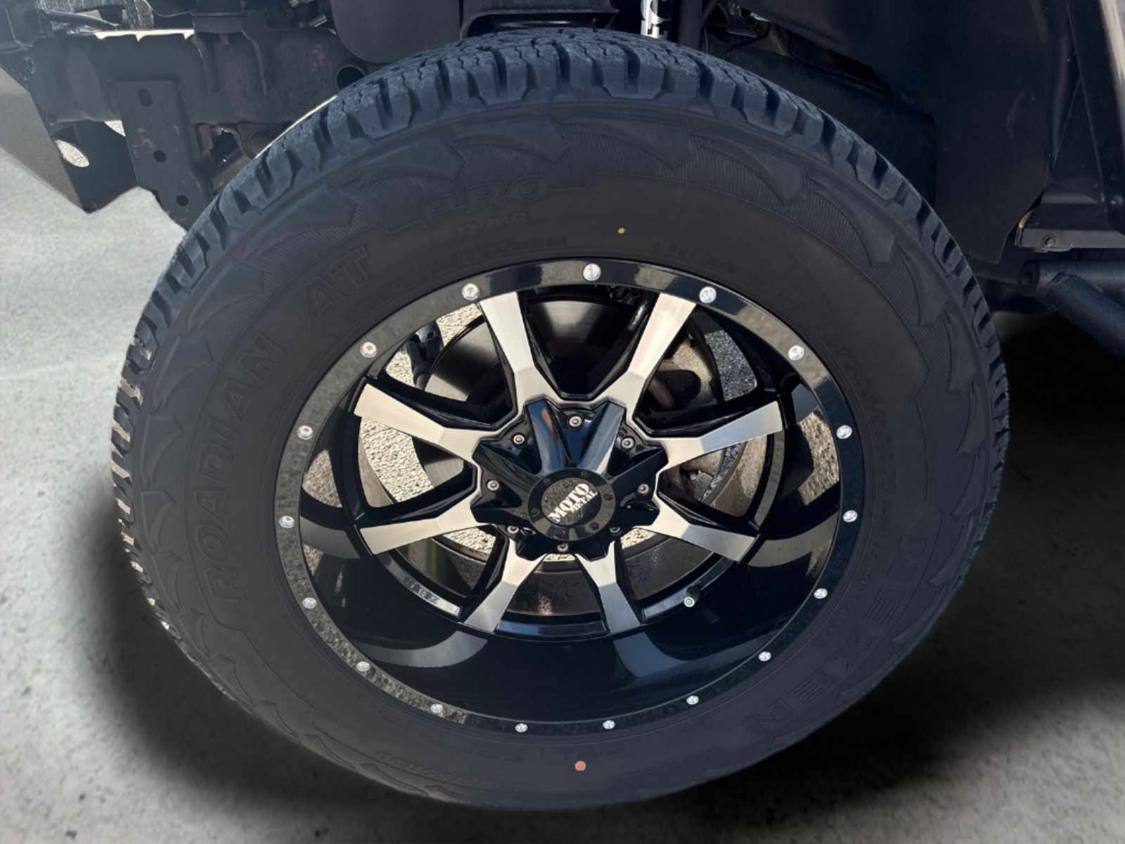 Used 2017 Gray Jeep Sahara image 21