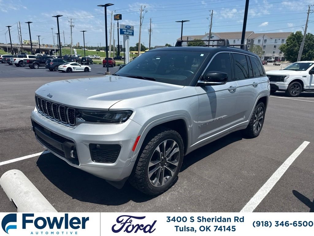 Used 2022 Silver Jeep Overland image 1