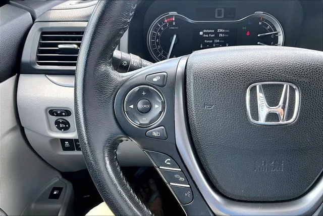 Used 2017  Honda RTL-T image 10
