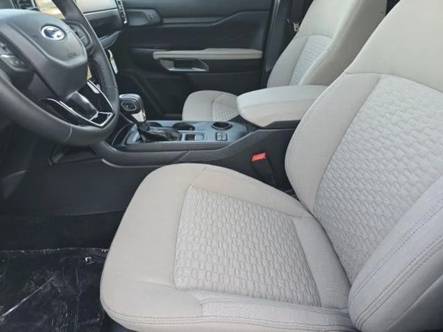 New 2025 Oxford White Ford XLT image 28