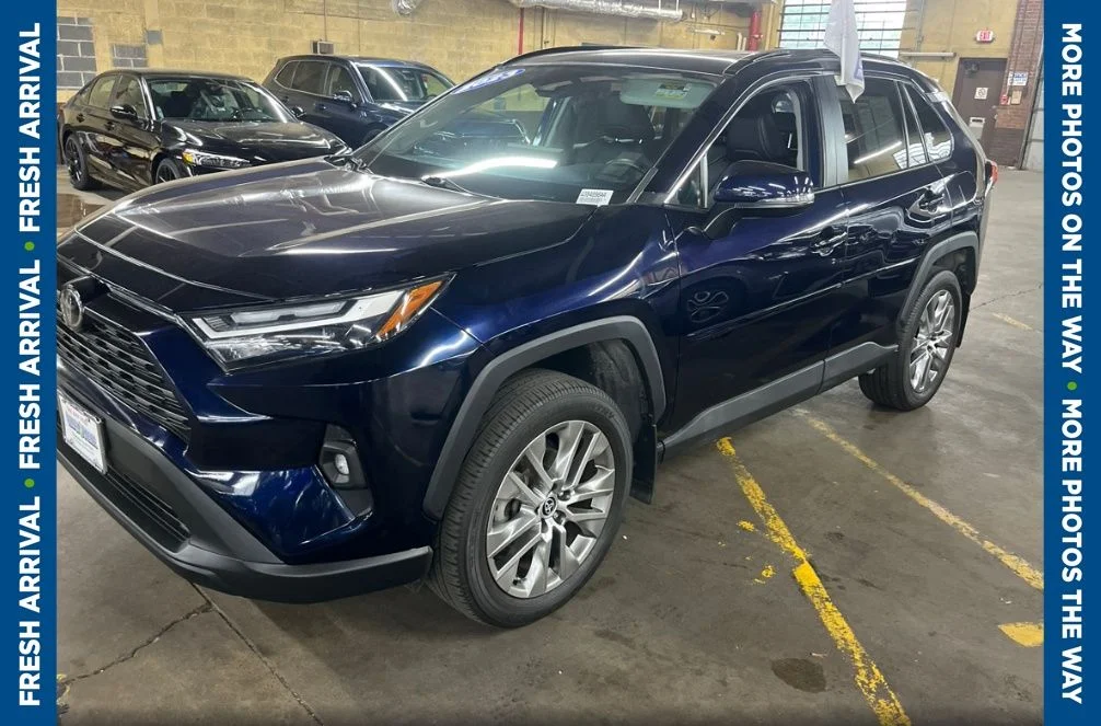 Used 2023 Blue Toyota XLE Premium image 5