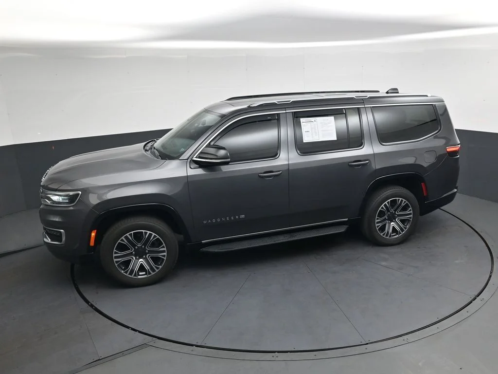 Used 2024 Gray Jeep Base image 40