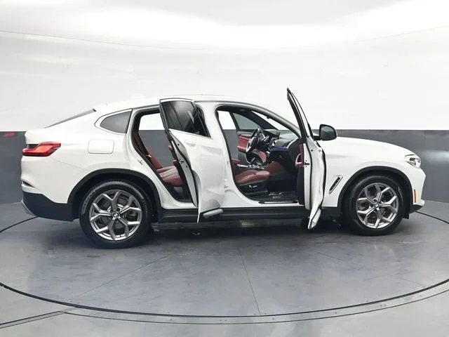 Used 2021 White BMW xDrive30i image 42
