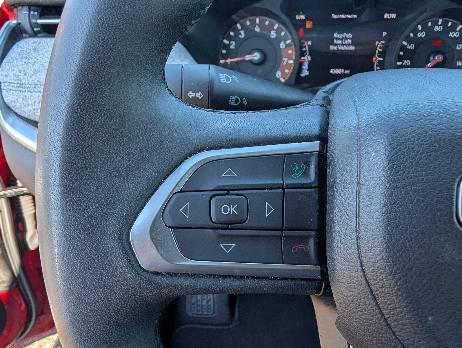 Used 2025 Red Hot Pearlcoat Jeep Latitude image 31
