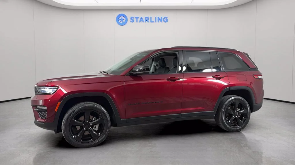 Used 2023 Red Jeep Limited 4x2 image 2