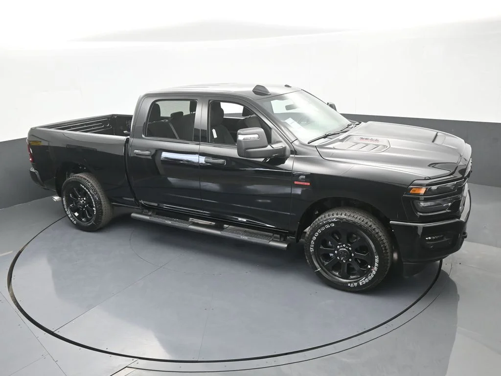 New 2026 Diamond Black Crystal Pearl-Coat Exterior Paint RAM Tradesman image 50