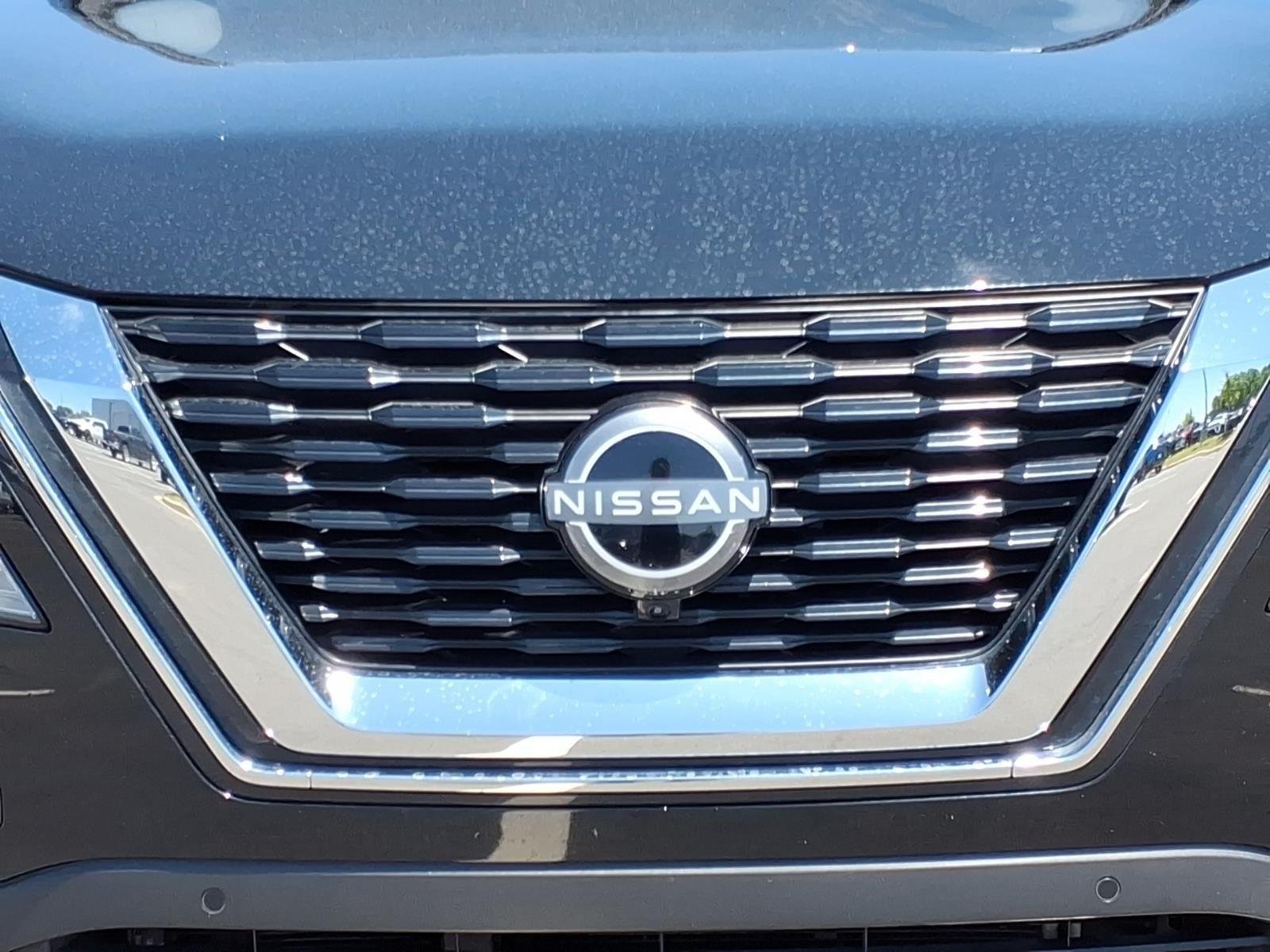 Used 2022 Super Black Nissan SL image 14