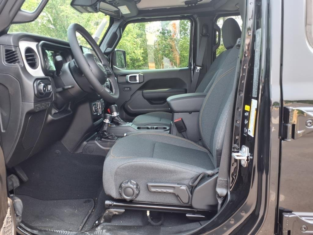 Used 2025 Black Clearcoat Jeep Sport S image 4
