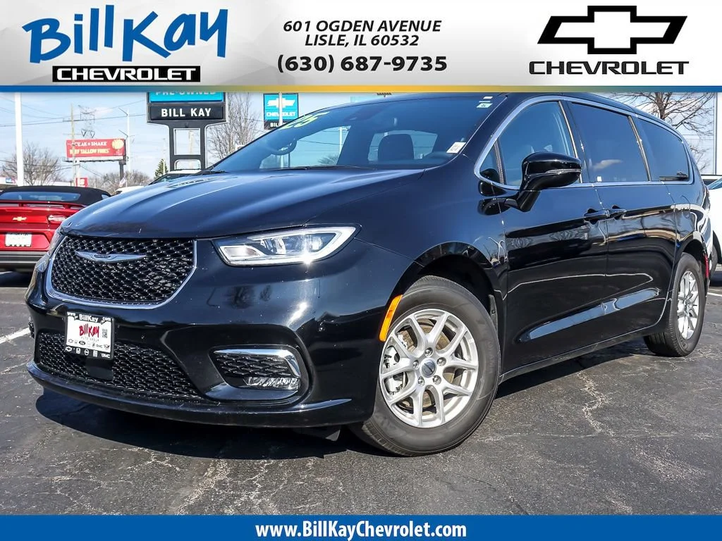 2025 Chrysler Pacifica Select's photo