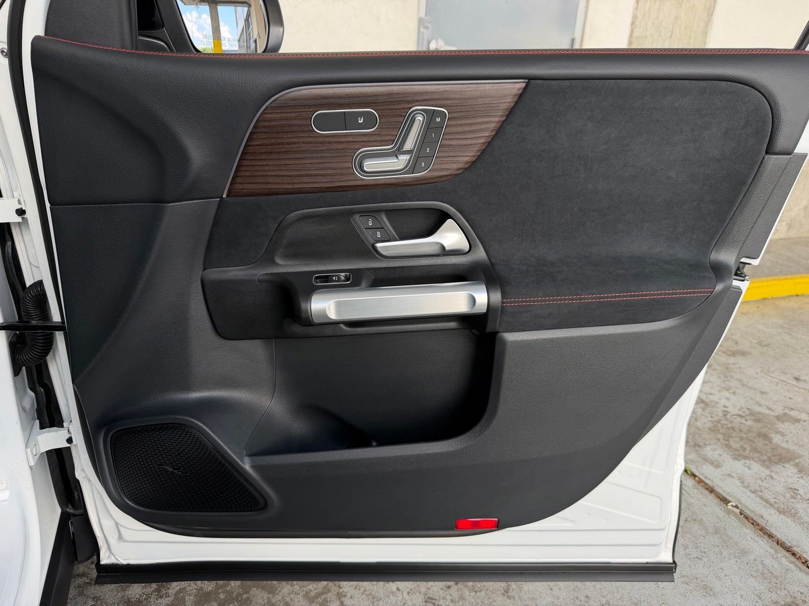 New 2026 Polar White Mercedes-Benz GLB 250 image 19