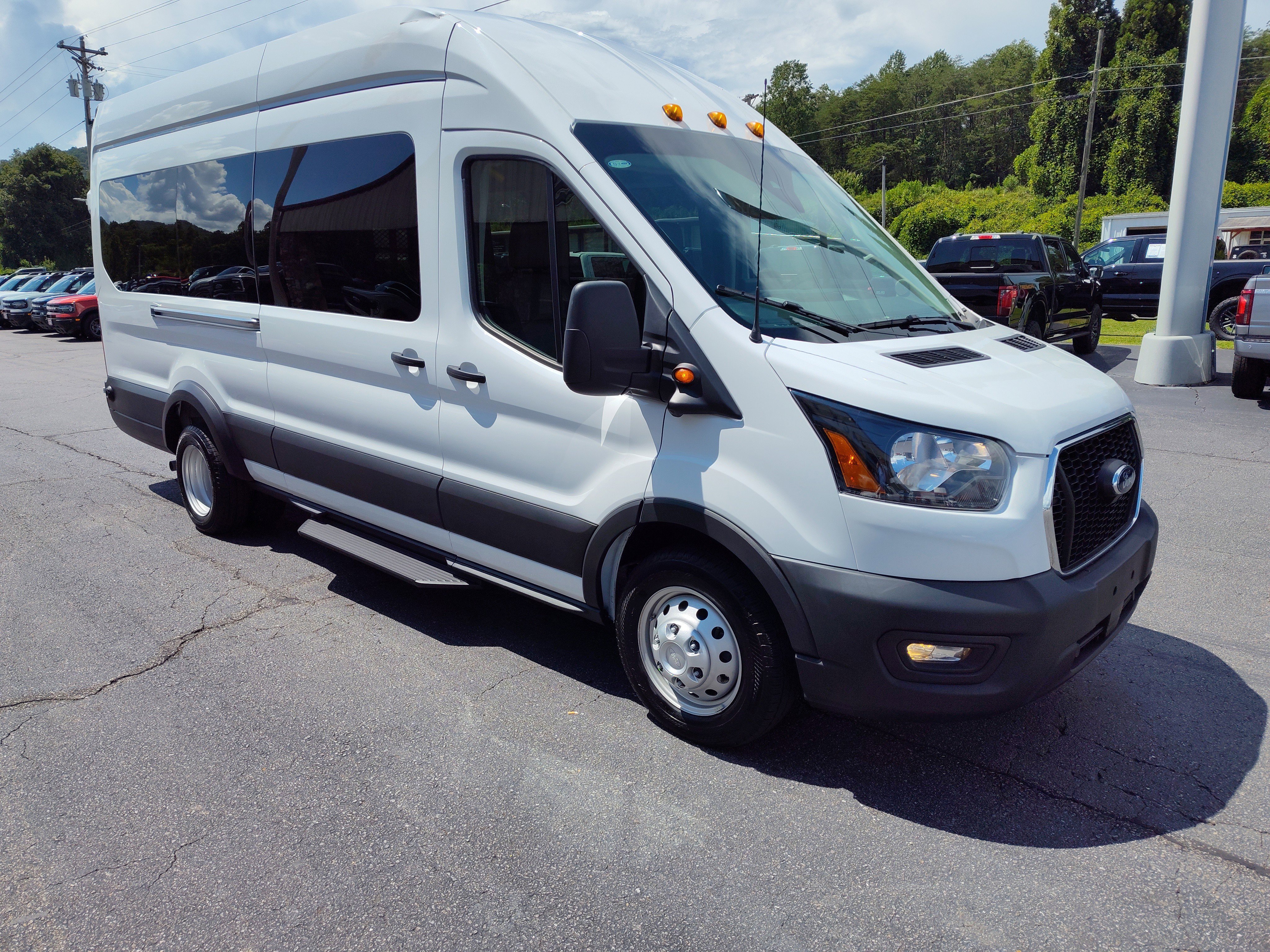 2024 Ford Transit Passenger Van XL - Photo 9